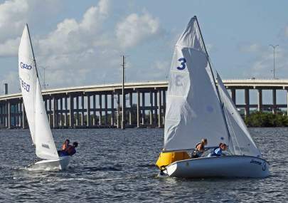 Smith and Bounassi round the buoy