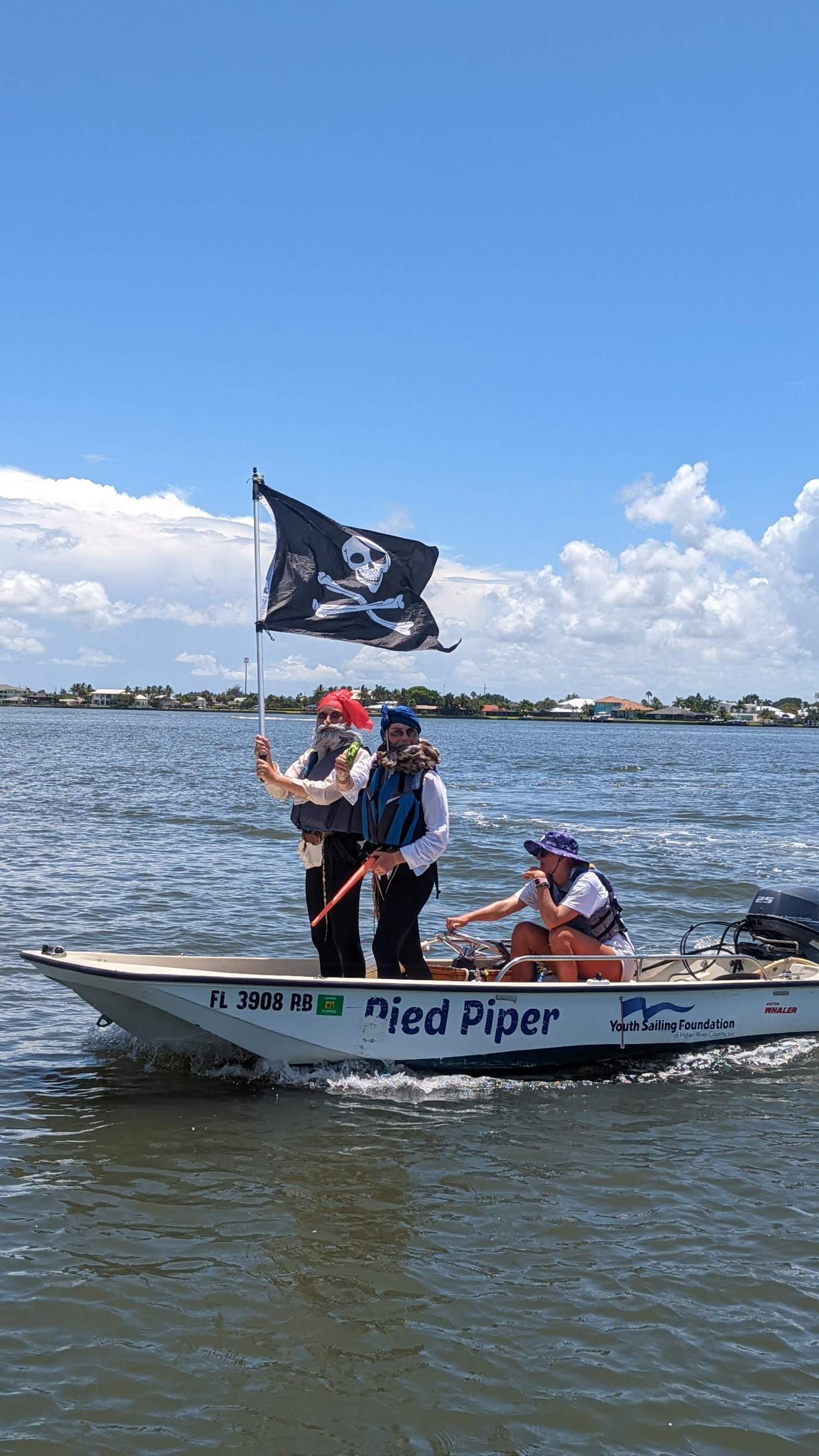 Powerboat flying a pirate flag